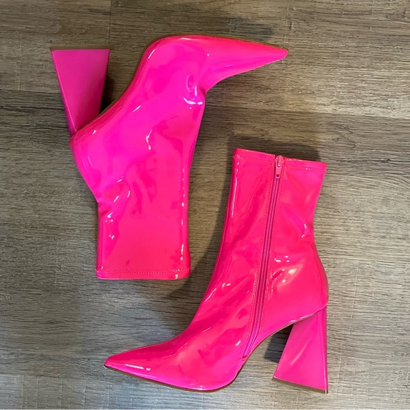 Steve Madden Shoes - Steve Madden Pink Ticker Sock Booties 9.5 EUC